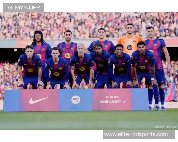 西班牙人队与巴塞罗那的德比战激战正酣球迷期待精彩对决